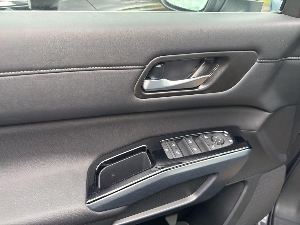 new 2025 Nissan Pathfinder car, priced at $40,166