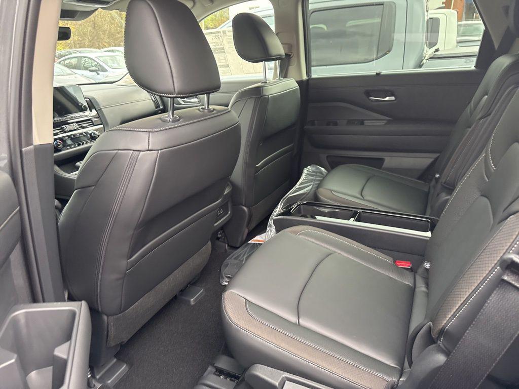 new 2025 Nissan Pathfinder car, priced at $40,166