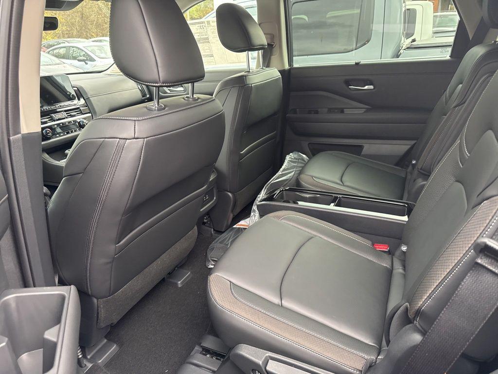 new 2025 Nissan Pathfinder car, priced at $40,166