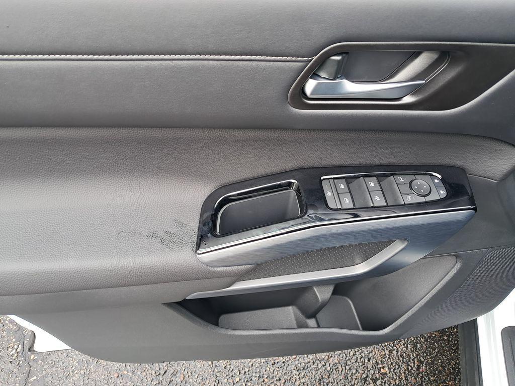 new 2025 Nissan Pathfinder car, priced at $41,230