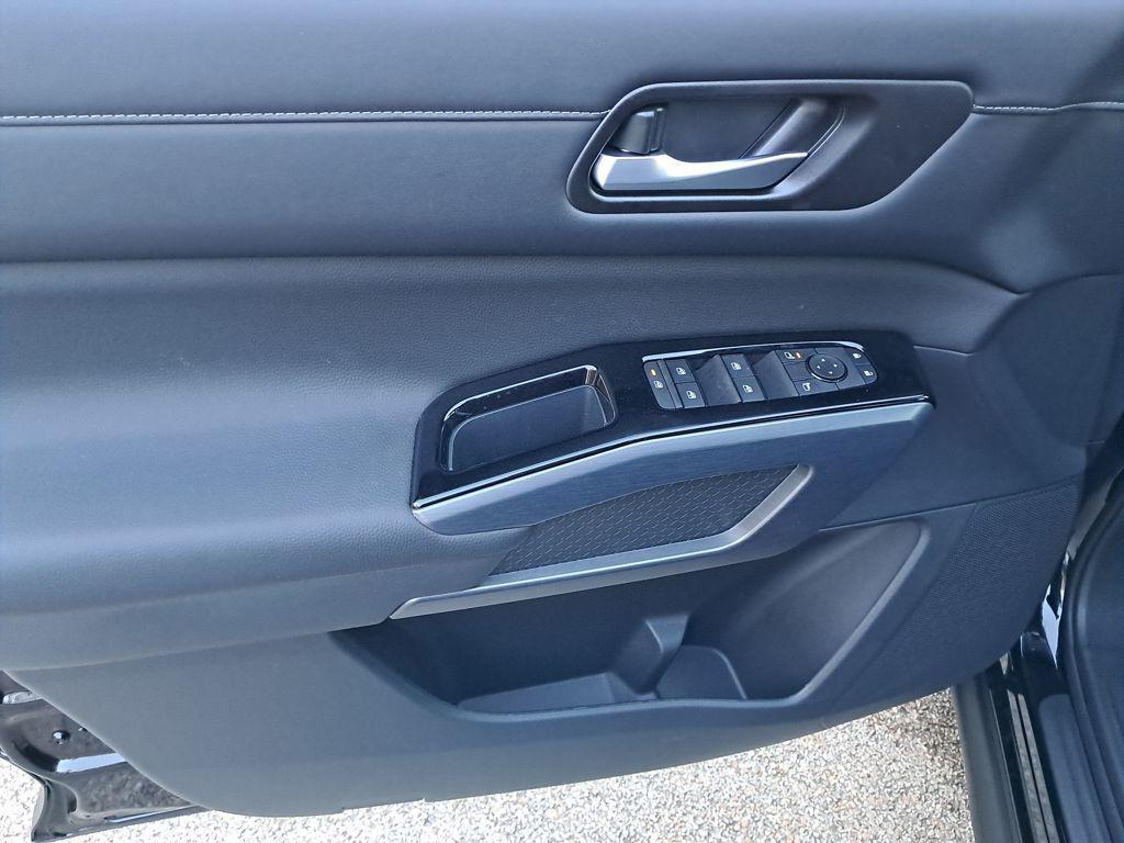 new 2025 Nissan Pathfinder car, priced at $40,529