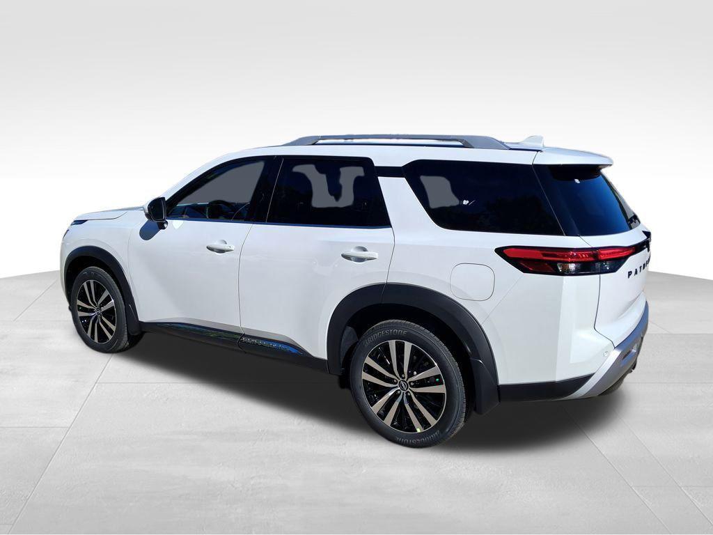 new 2025 Nissan Pathfinder car, priced at $44,824