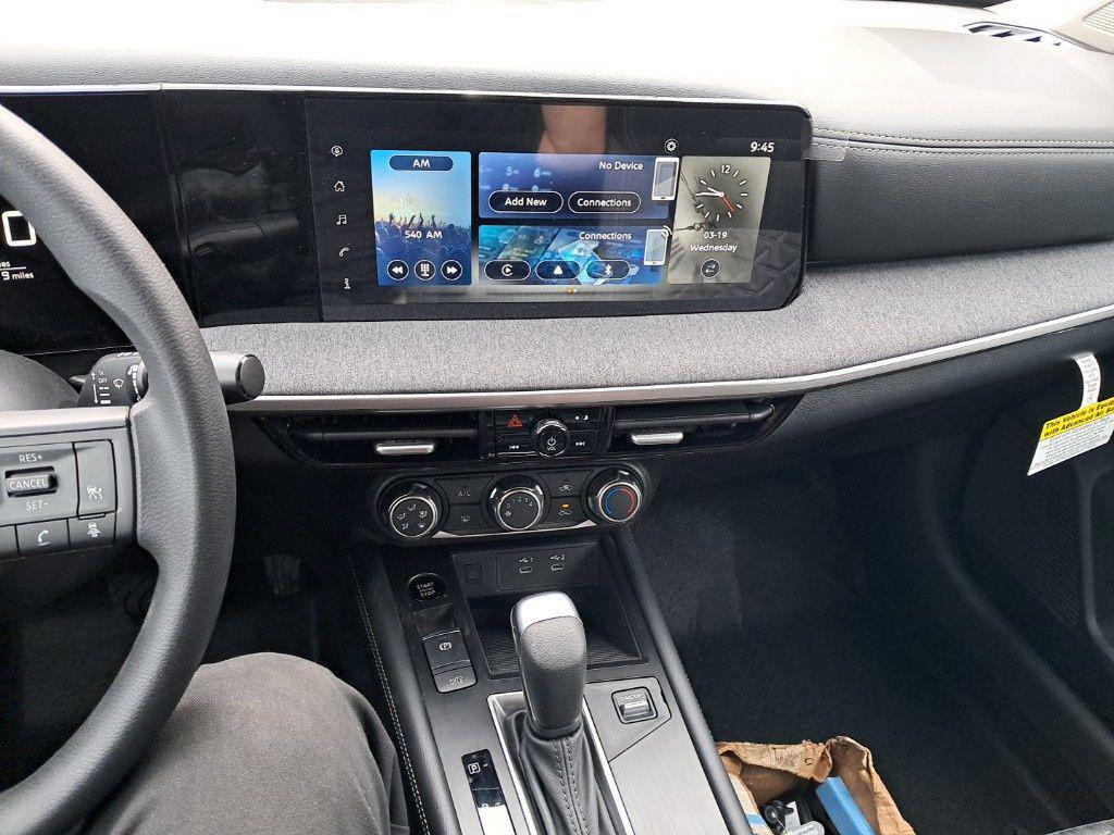 new 2025 Nissan Kicks car, priced at $27,570