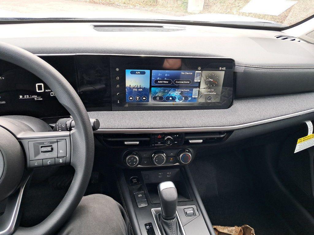 new 2025 Nissan Kicks car, priced at $27,570
