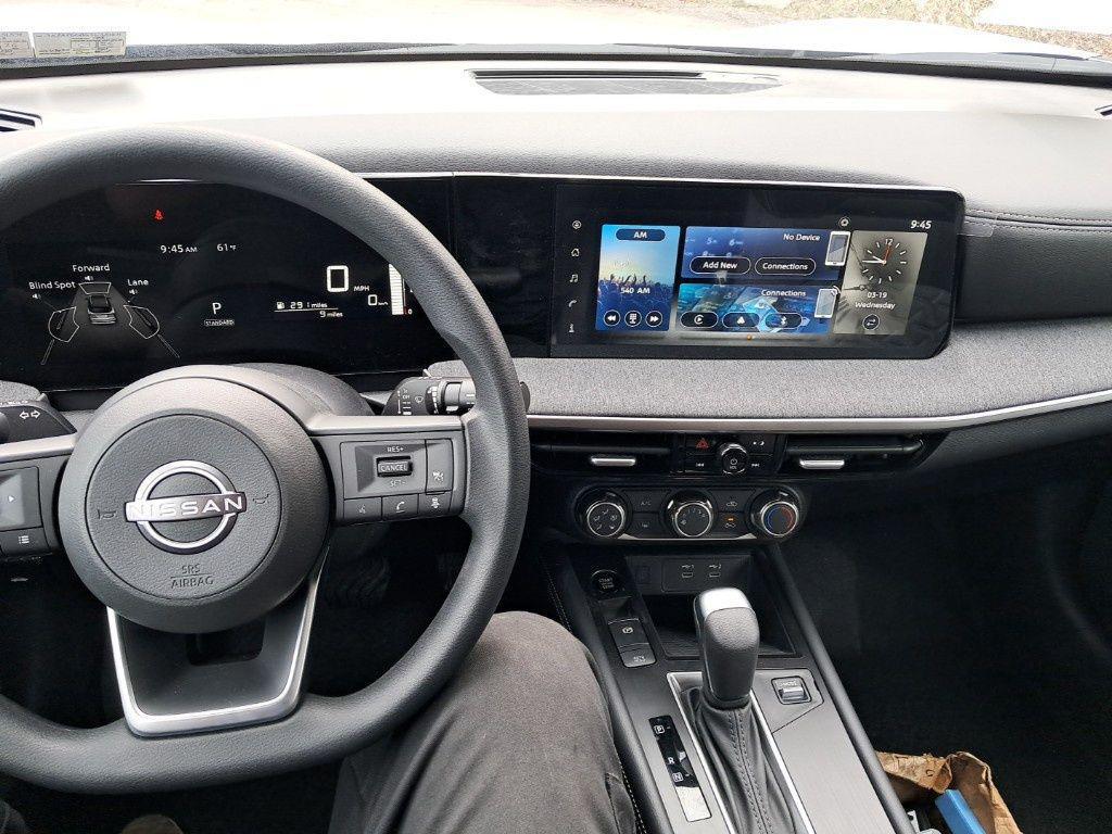 new 2025 Nissan Kicks car, priced at $27,570