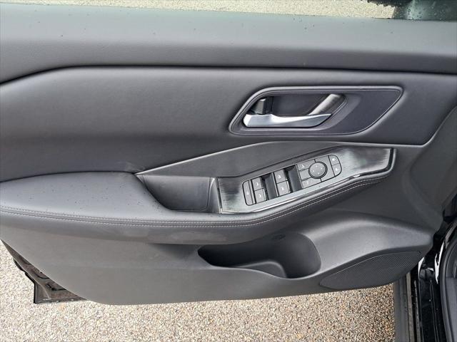 new 2025 Nissan Rogue car, priced at $33,385