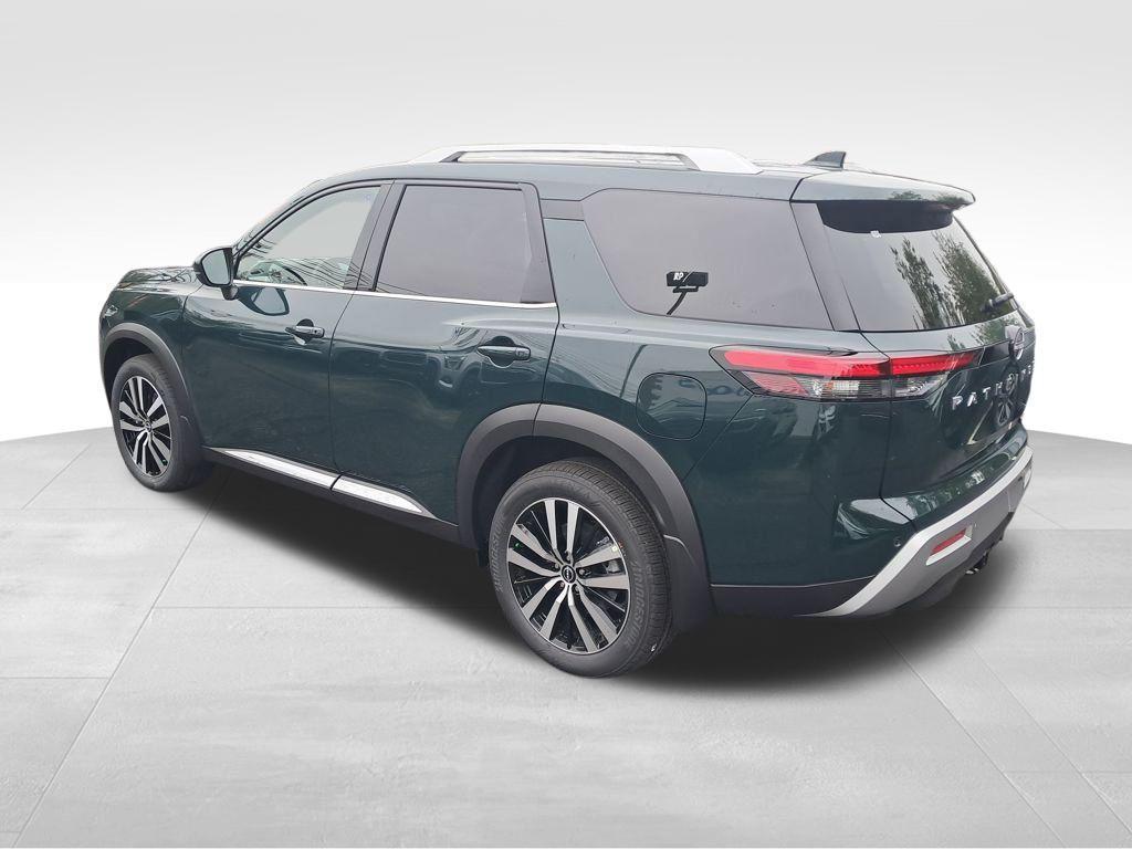 new 2025 Nissan Pathfinder car, priced at $43,696
