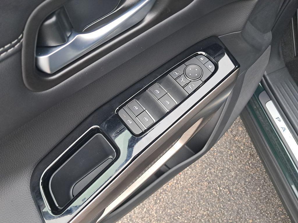 new 2025 Nissan Pathfinder car, priced at $43,696