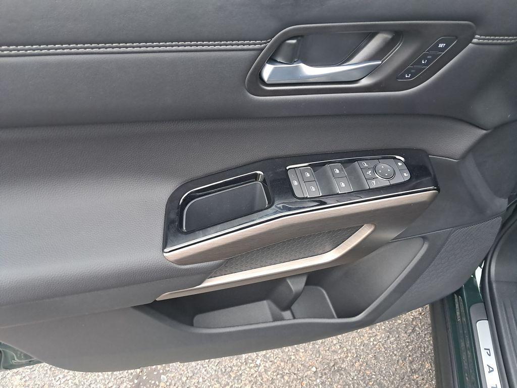 new 2025 Nissan Pathfinder car, priced at $43,696