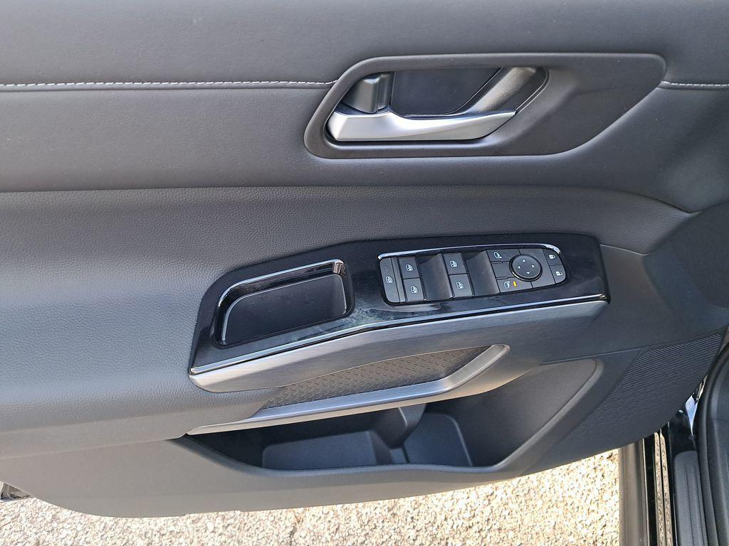 new 2025 Nissan Pathfinder car, priced at $40,529