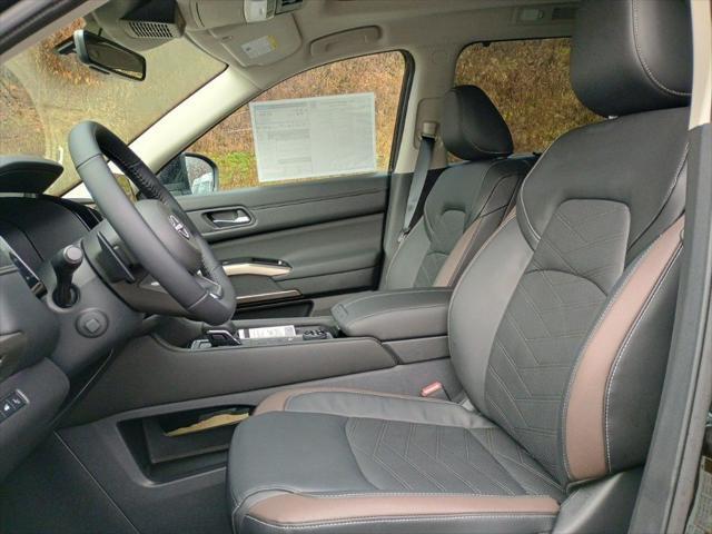 new 2025 Nissan Pathfinder car, priced at $50,424
