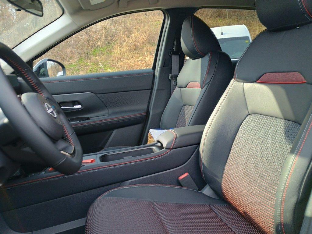 new 2025 Nissan Kicks car, priced at $28,902