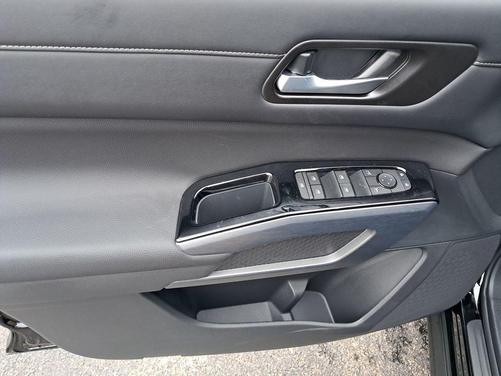 new 2025 Nissan Pathfinder car, priced at $40,529