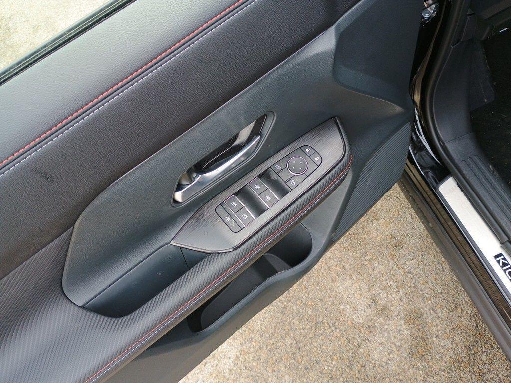 new 2025 Nissan Kicks car, priced at $29,569