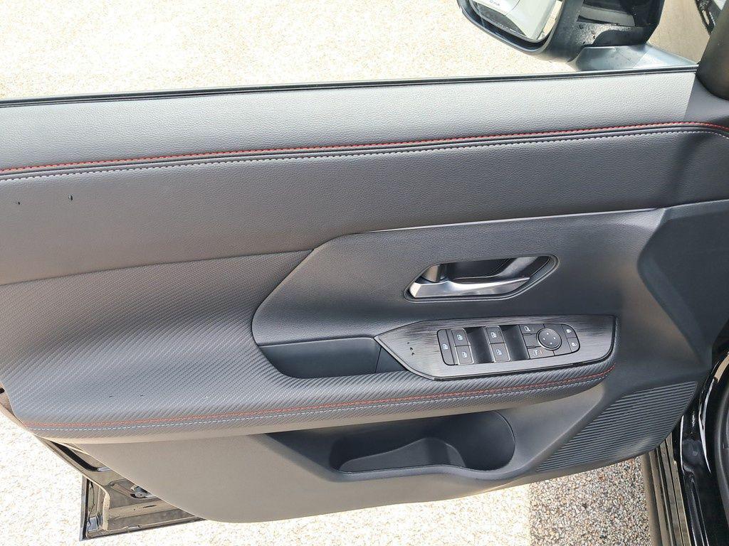 new 2025 Nissan Kicks car, priced at $27,725