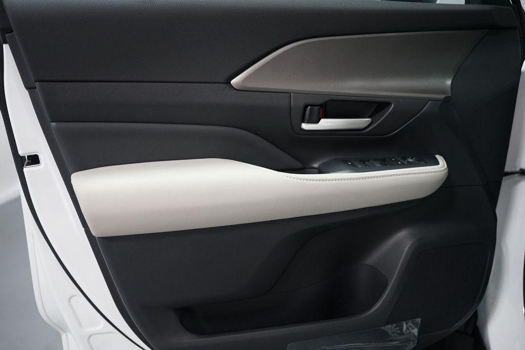 new 2026 Toyota Grand Highlander Hybrid car, priced at $53,368