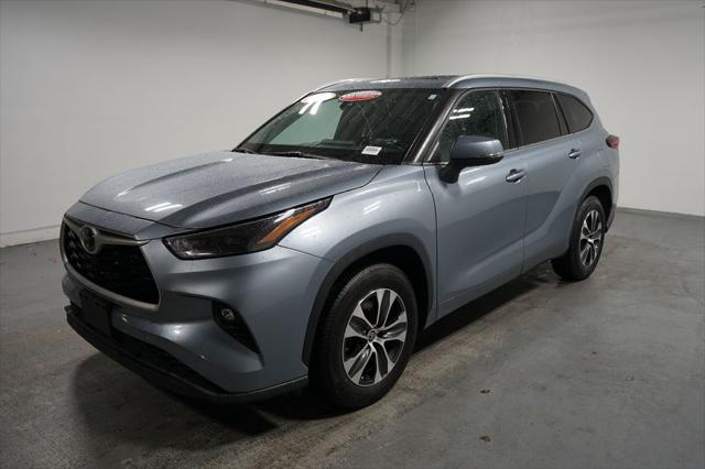 used 2022 Toyota Highlander car, priced at $32,480