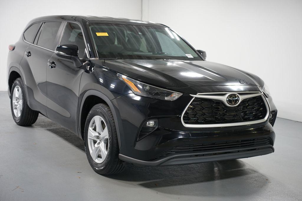 used 2024 Toyota Highlander car, priced at $29,980