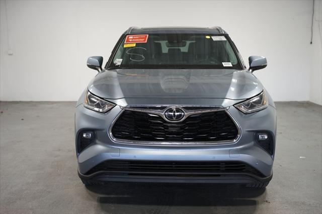 used 2020 Toyota Highlander car, priced at $32,680