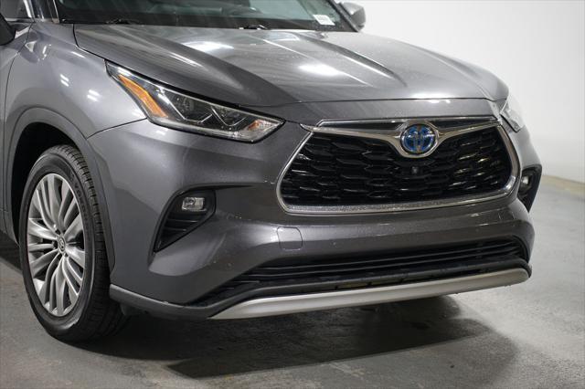 used 2021 Toyota Highlander Hybrid car, priced at $34,980