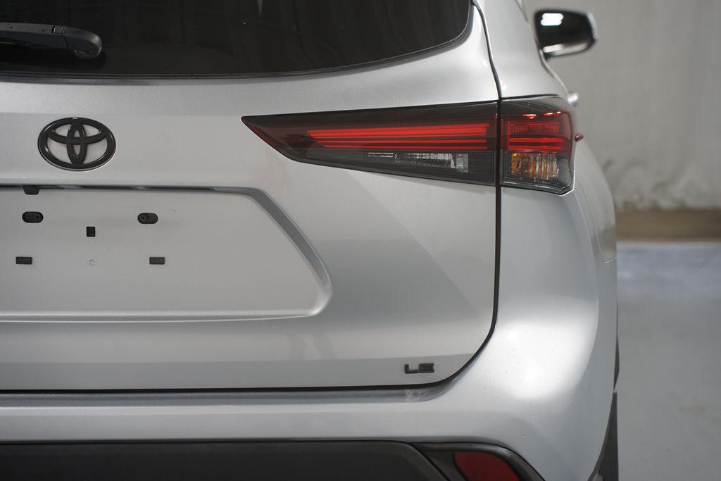 used 2024 Toyota Highlander car, priced at $38,480