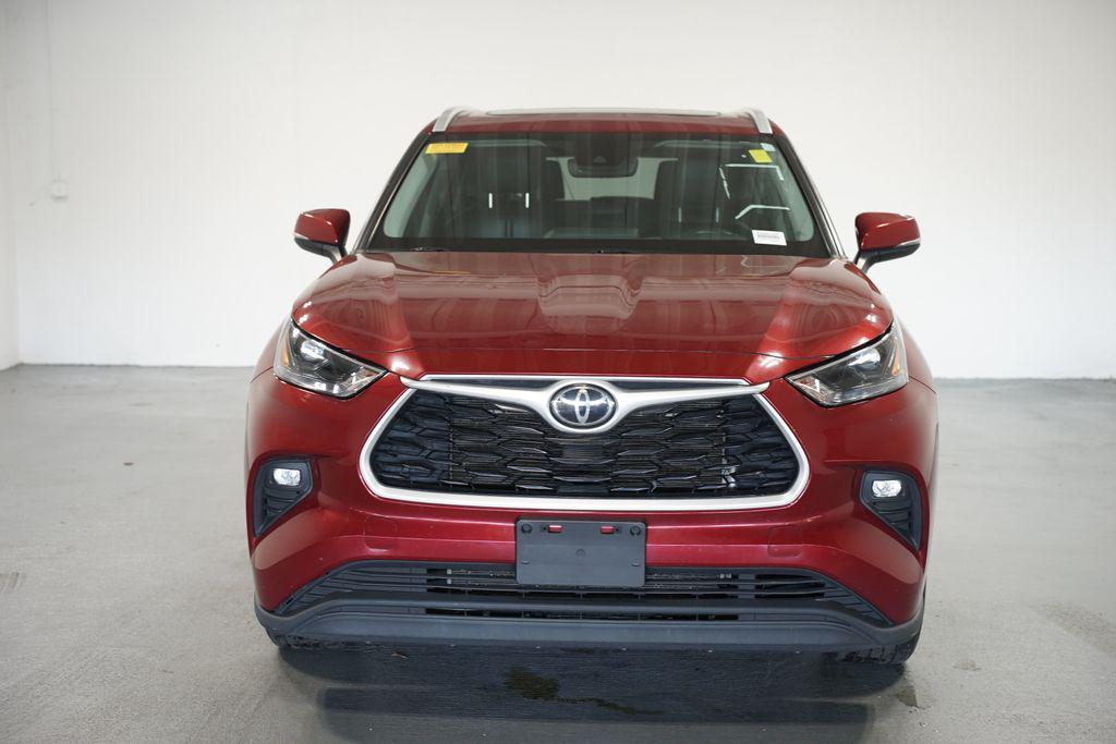 used 2022 Toyota Highlander car, priced at $29,980