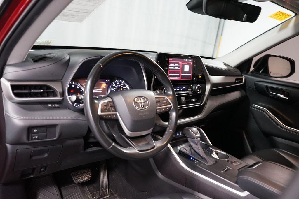 used 2022 Toyota Highlander car, priced at $32,480