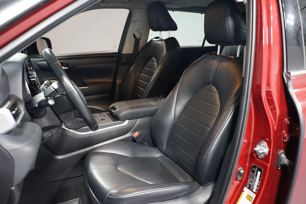 used 2022 Toyota Highlander car, priced at $32,480
