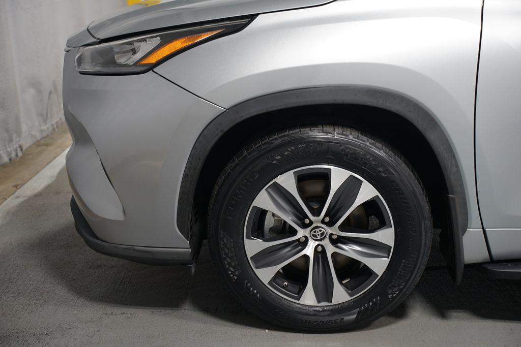 used 2020 Toyota Highlander car, priced at $22,980