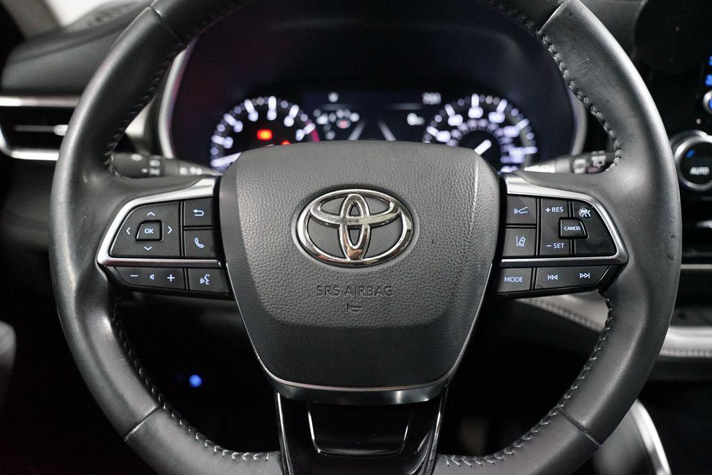 used 2020 Toyota Highlander car, priced at $22,980