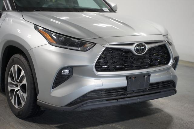 used 2021 Toyota Highlander car, priced at $32,980