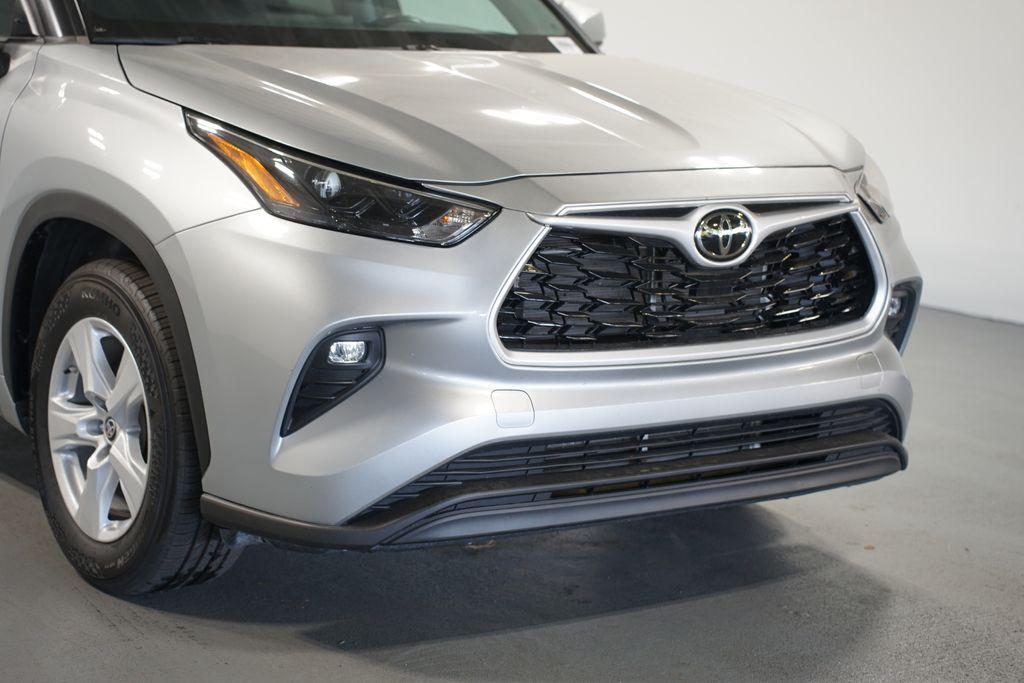 used 2023 Toyota Highlander car, priced at $31,880