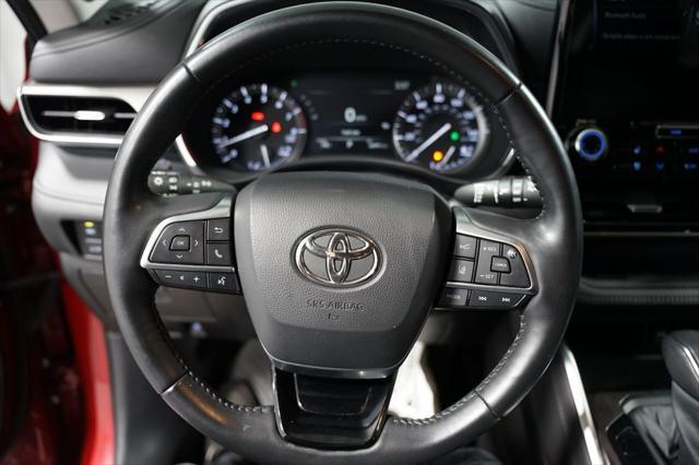 used 2021 Toyota Highlander car, priced at $32,480