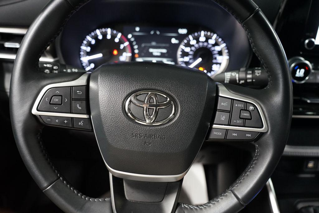used 2023 Toyota Highlander car, priced at $33,980