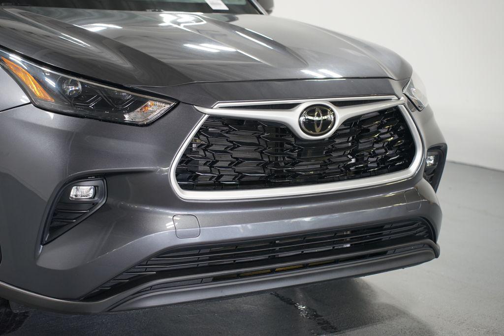 used 2023 Toyota Highlander car, priced at $33,980