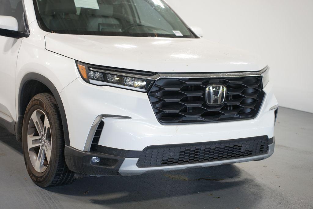 used 2025 Honda Pilot car, priced at $40,480