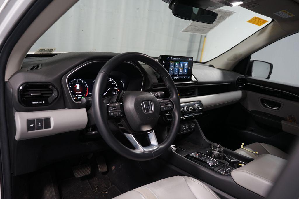 used 2025 Honda Pilot car, priced at $40,480
