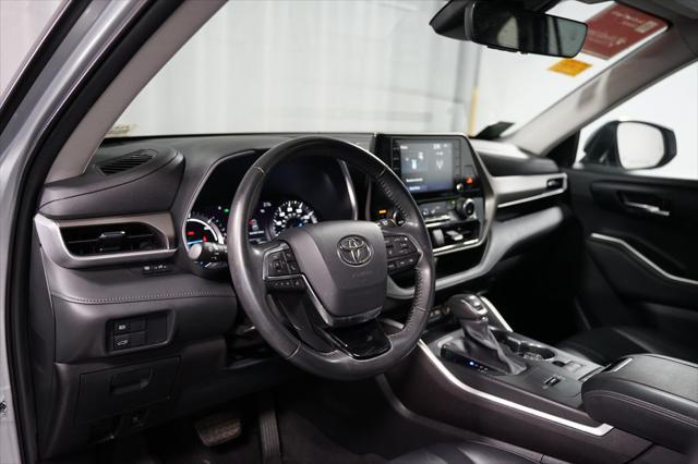 used 2021 Toyota Highlander Hybrid car, priced at $30,980