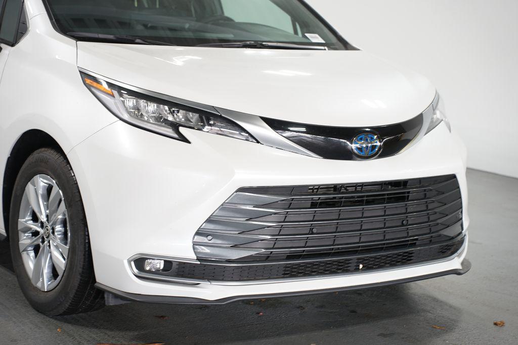 used 2025 Toyota Sienna car, priced at $52,980