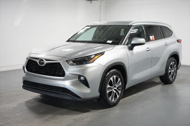 used 2022 Toyota Highlander car, priced at $31,980