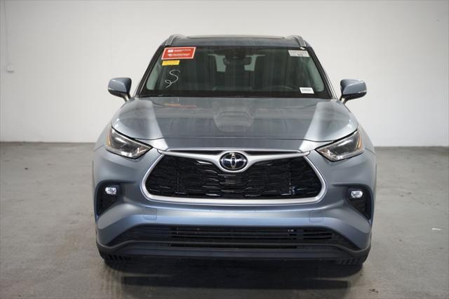 used 2021 Toyota Highlander car, priced at $31,980