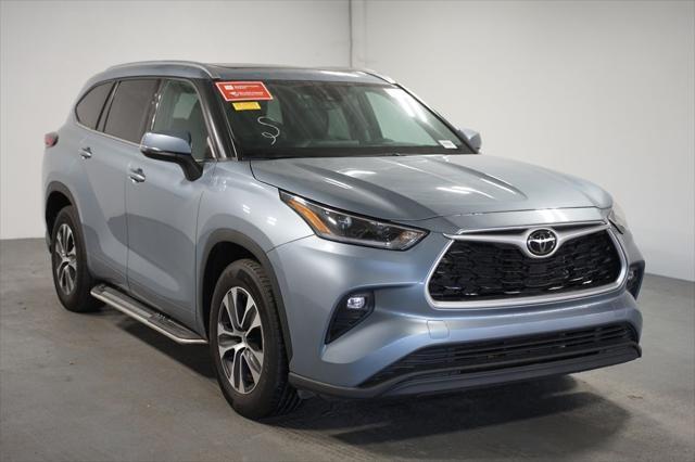 used 2021 Toyota Highlander car, priced at $31,980