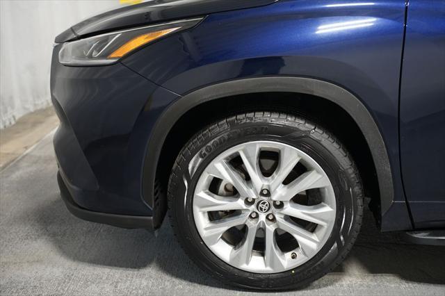 used 2020 Toyota Highlander car, priced at $29,980