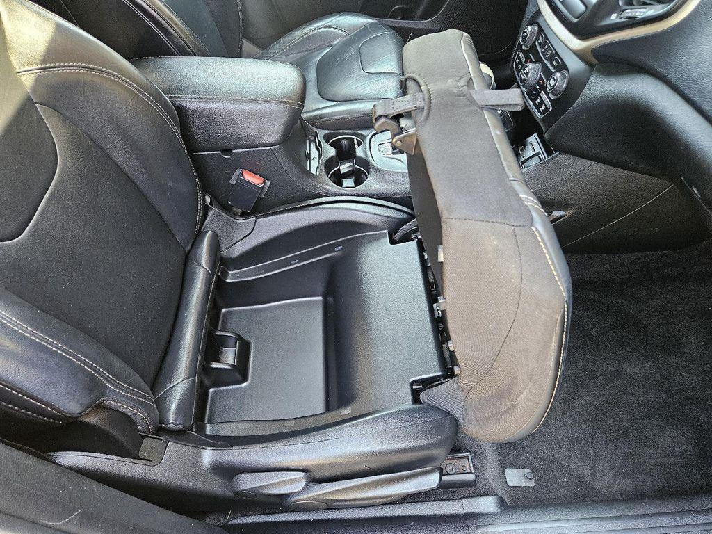 used 2015 Jeep Cherokee car, priced at $10,995