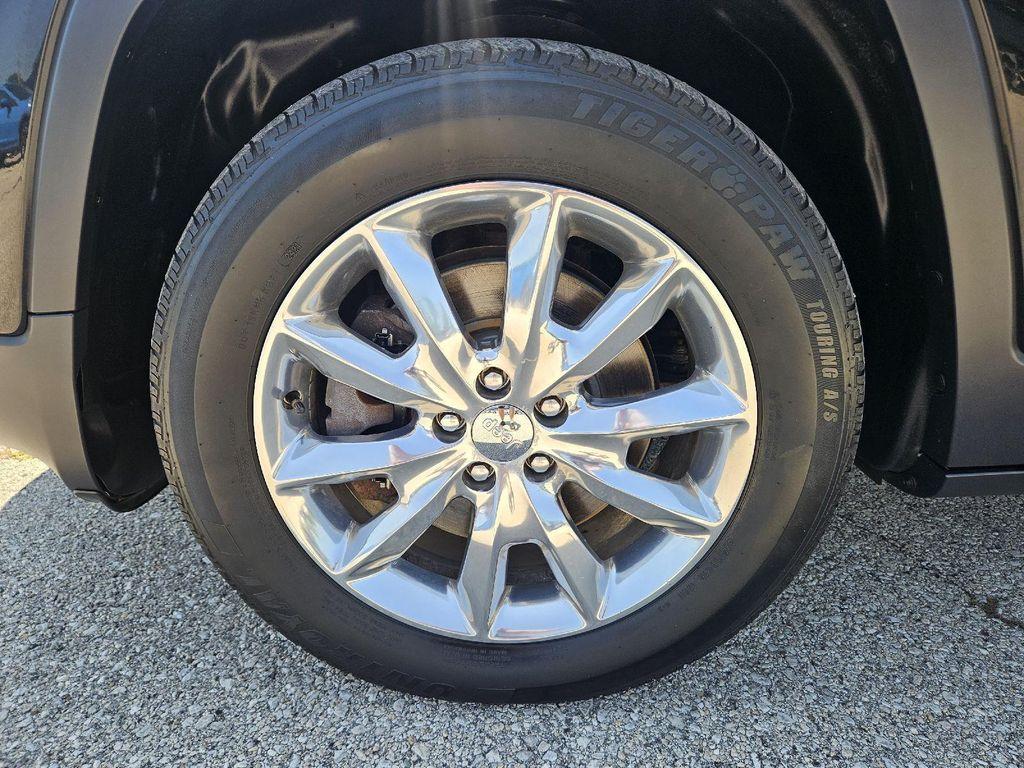 used 2015 Jeep Cherokee car, priced at $10,995