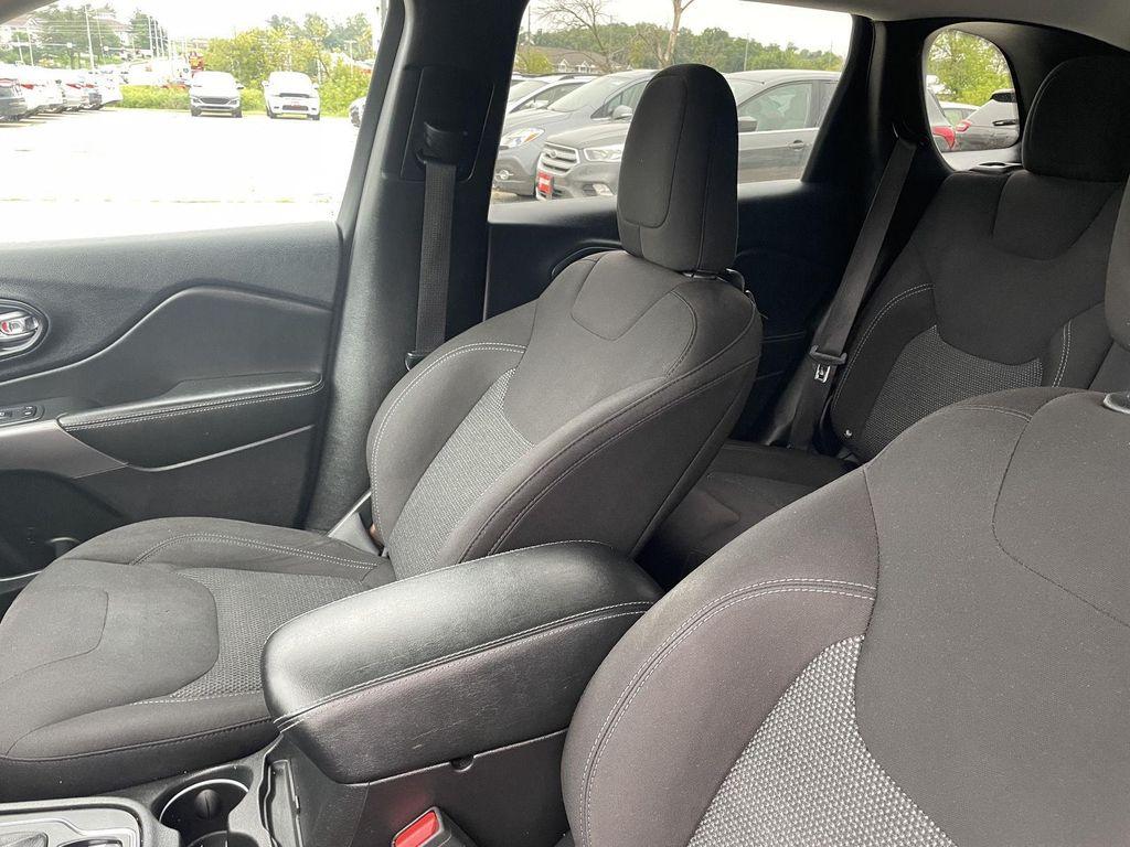 used 2019 Jeep Cherokee car