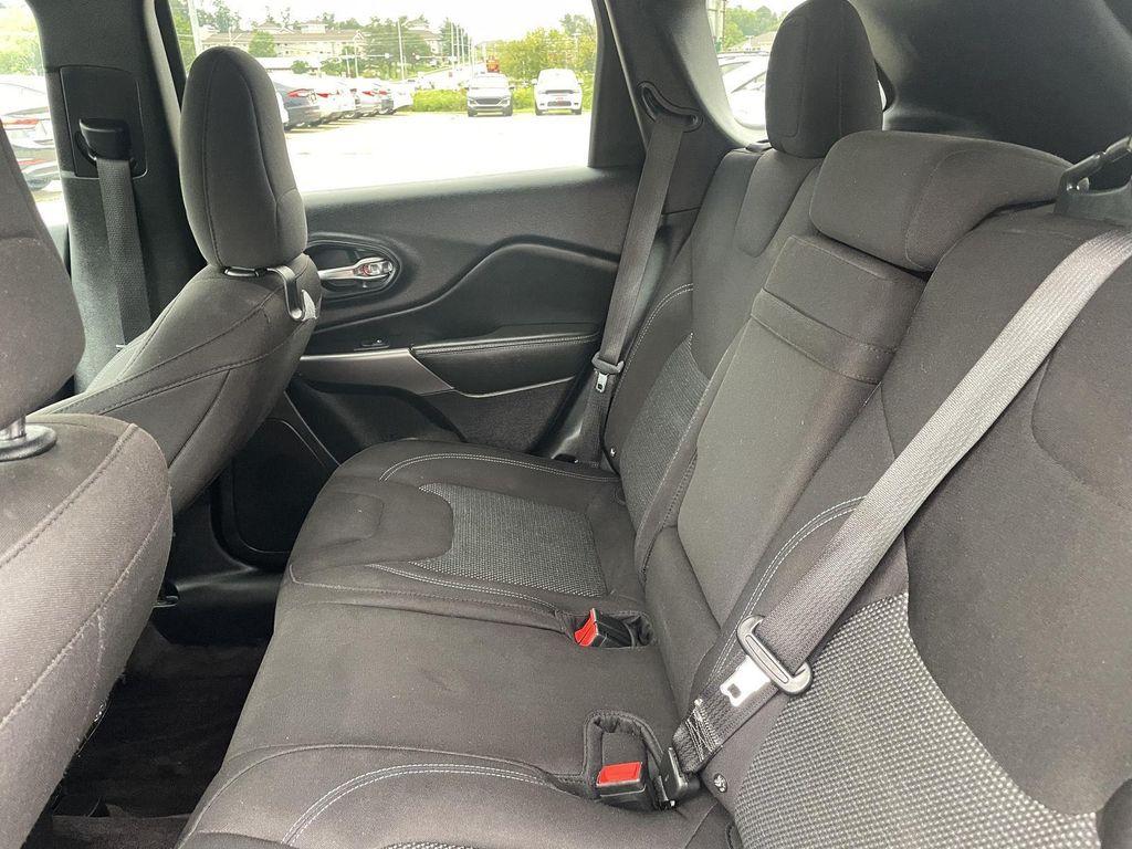 used 2019 Jeep Cherokee car