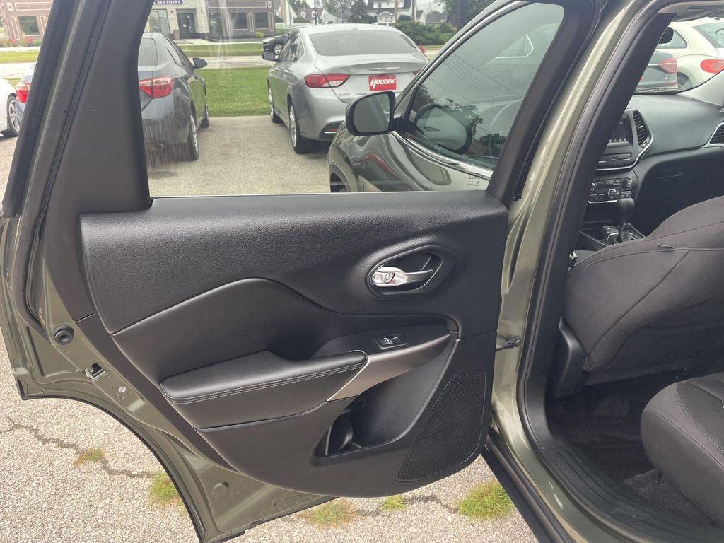used 2019 Jeep Cherokee car