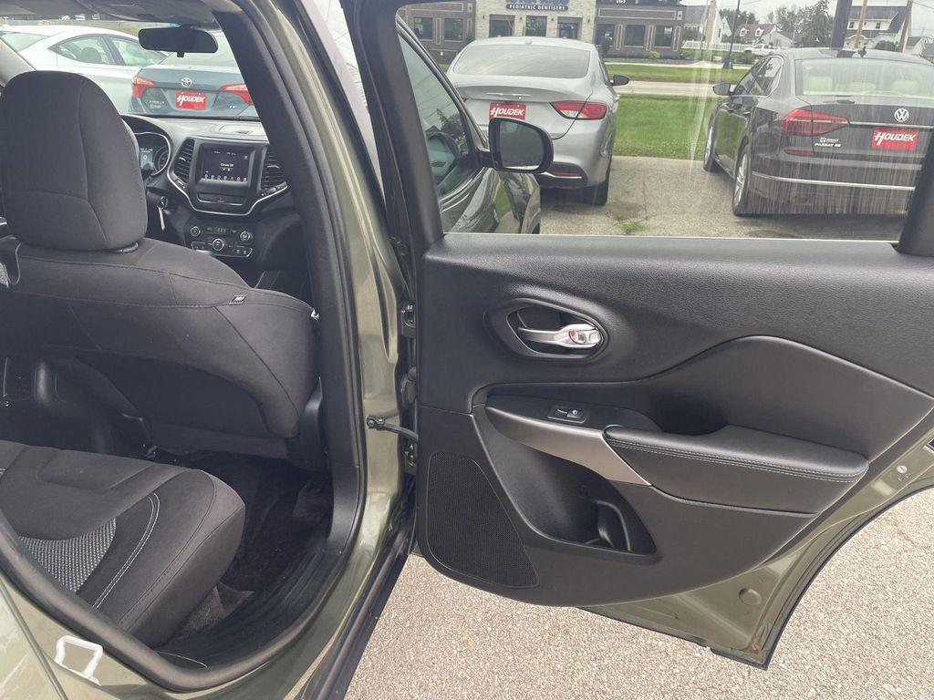 used 2019 Jeep Cherokee car