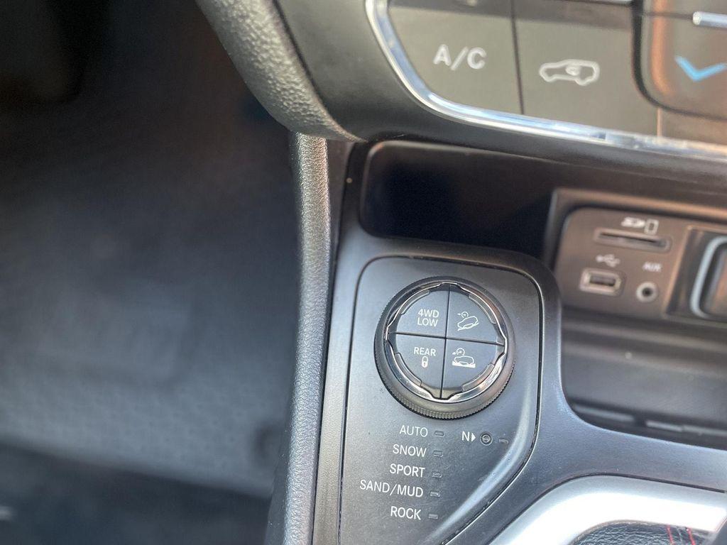 used 2015 Jeep Cherokee car, priced at $13,995